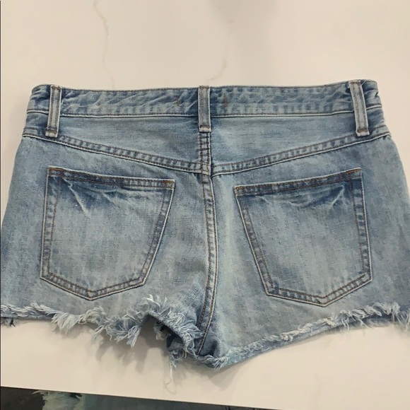 Cut off jean shorts - Picture 2 of 4